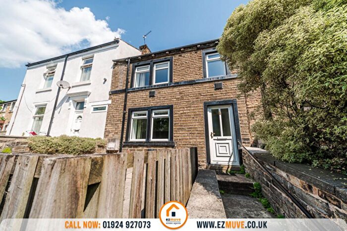2 Bedroom Terraced House For Sale In Willow Lane, Huddersfield, HD1