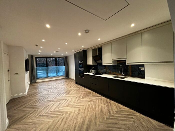 2 Bedroom Flat To Rent In Hendon Way, London, NW2