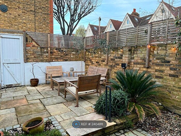 2 Bedroom Flat To Rent In Barnes, London, SW13