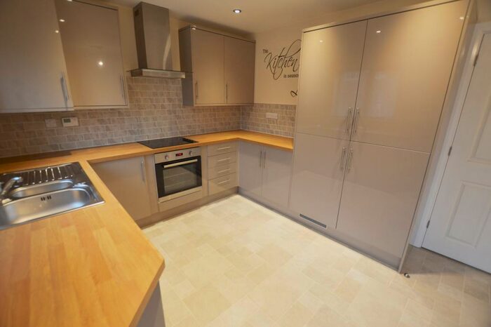 2 Bedroom Town House To Rent In Wallingfield Court, Wales, Sheffield, S26