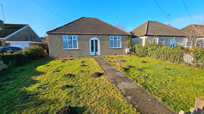 2 Bedroom Detached Bungalow For Sale In London Road, Roade, Northampton, NN7