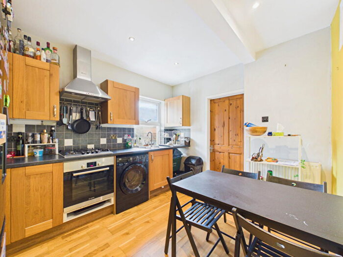 2 Bedroom Flat For Sale In Alfred Road, Windmill Hill, BS3