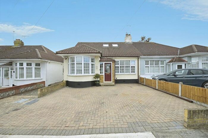 4 Bedroom Bungalow For Sale In Heather Drive, Rise Park, Romford, RM1
