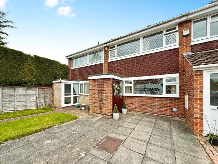 3 Bedroom Terraced House For Sale In Farm Side, Newhall, DE11