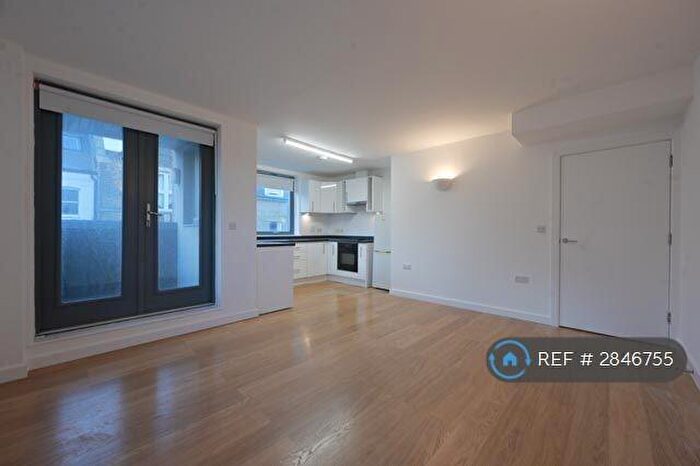 2 Bedroom Flat To Rent In Tanners Hill, London, SE8