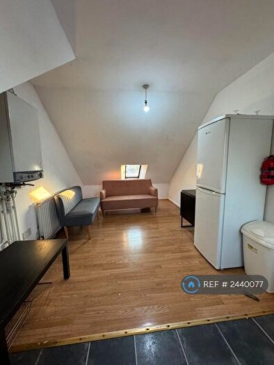 4 Bedroom Flat To Rent In Essex Road South, Leytonstone, E11