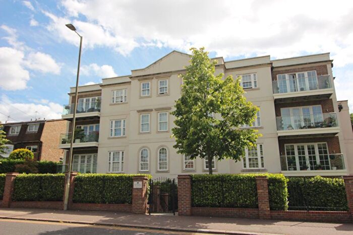 2 Bedroom Flat To Rent In Sparrows Herne, Bushey, WD23