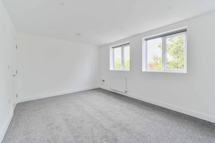 2 Bedroom Flat To Rent In Peckham Rye, Peckham, London, SE15