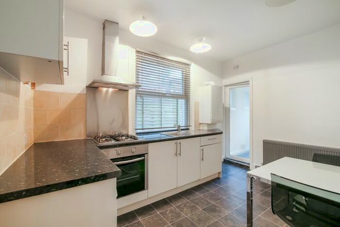 1 Bedroom Flat To Rent In Knights Hill, West Norwood SE27