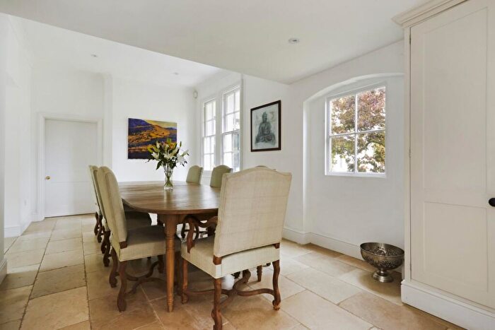 6 Bedroom Detached House To Rent In Old Esher Road, Hersham, KT12