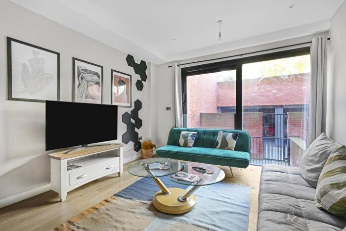 3 Bedroom House To Rent In Richardson Mews, Causton Road, Highgate, N6