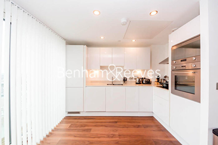 2 Bedroom Apartment To Rent In Lincoln Plaza, London, E14