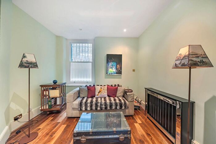 2 Bedroom Flat To Rent In Beaufort Mansions, Chelsea, London, SW3