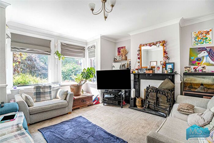 1 Bedroom Flat For Sale In Woodgrange Avenue, North Finchley, London, N12