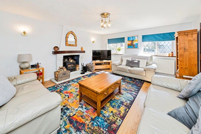 5 Bedroom Detached Bungalow For Sale In Snow Hill, Copthorne, Crawley, RH10