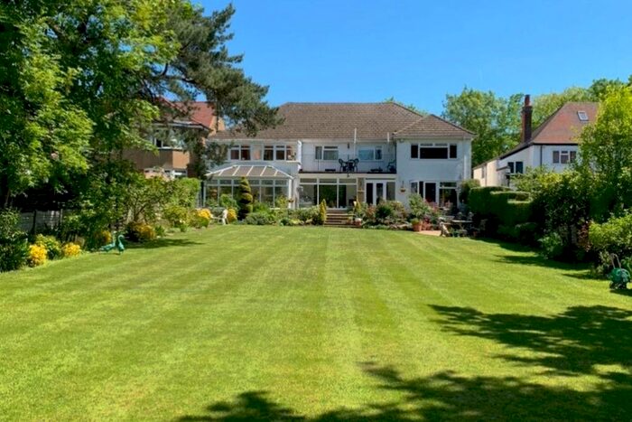 6 Bedroom Detached House For Sale In Cockfosters Road, Cockfosters, Barnet, EN4