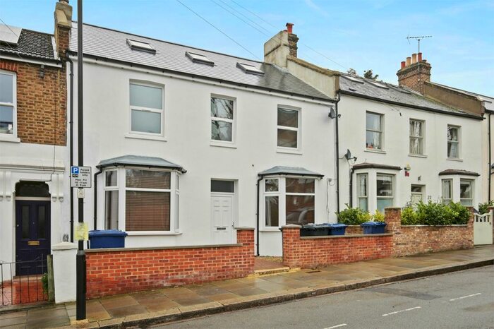 3 Bedroom Flat To Rent In Brougham Road, London, W3