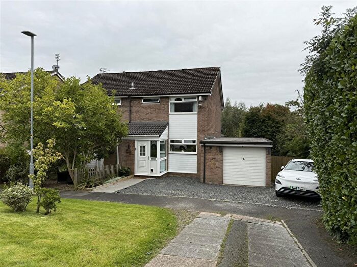 3 Bedroom Semi-Detached House For Sale In Home Farm Avenue, Mottram, Hyde, SK14