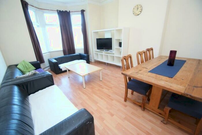 6 Bedroom Terraced House To Rent In Haddon Road, Burley, Leeds, LS4