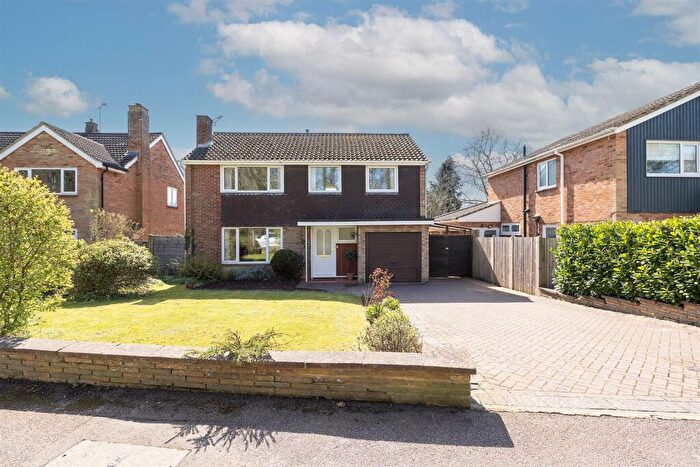 4 Bedroom Detached House For Sale In Wheathampstead Road, Harpenden, AL5