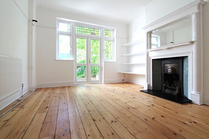 2 Bedroom Flat To Rent In College Road, Ealing, London, Uk, W13
