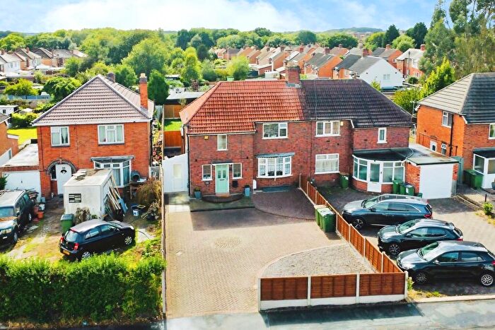 3 Bedroom Semi-Detached House For Sale In Braunstone Lane, Leicester, LE3
