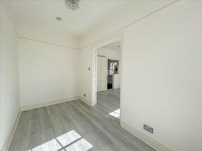 1 Bedroom Flat To Rent In Holland Park, London, W11