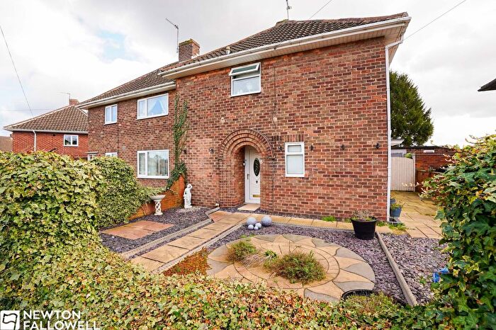 3 Bedroom Semi-Detached House For Sale In Denman Close, Retford, DN22
