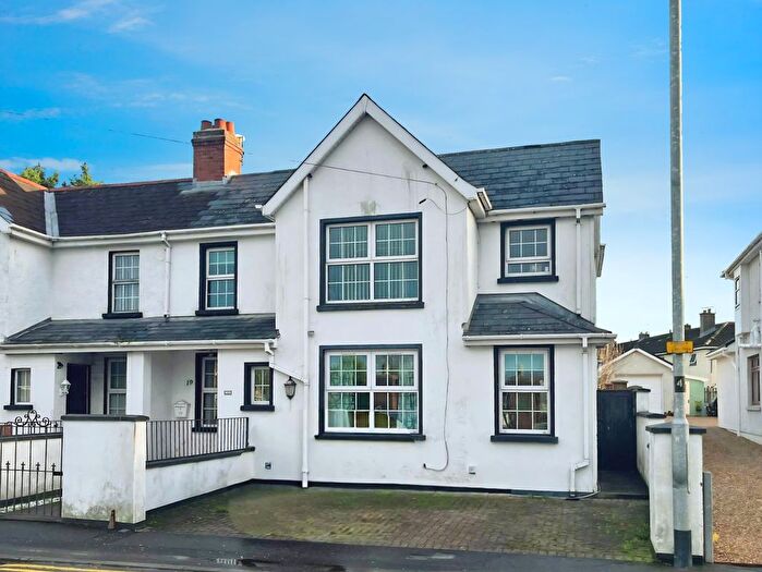 3 Bedroom Semi-Detached House To Rent In Warren Gardens, Lisburn, BT28