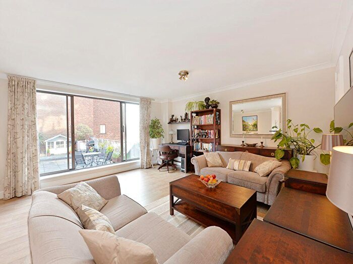 3 Bedroom Flat To Rent In Cumberland Mills Square, Canary Wharf, E14