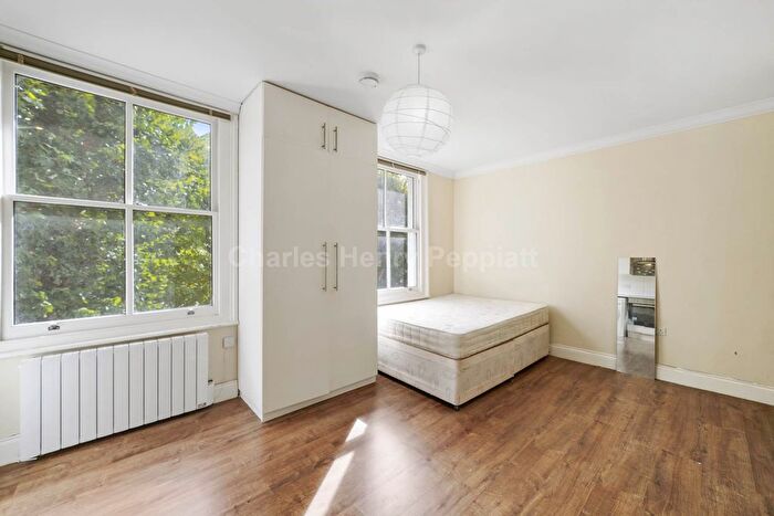 Studio To Rent In Bamborough Gardens, Shepherds Bush, W12