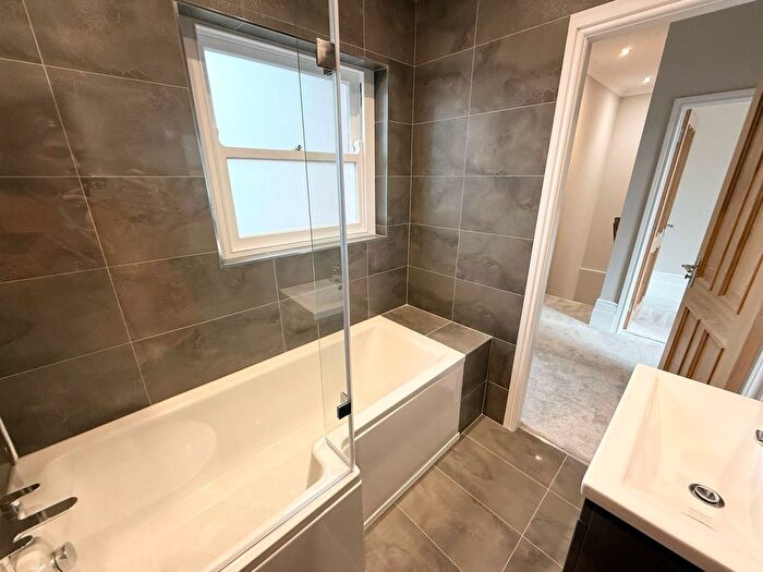 3 Bedroom Flat To Rent In Sandy Walk, Wakefield, WF1
