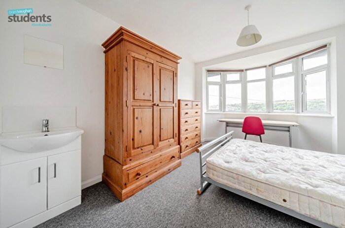 6 Bedroom Detached House To Rent In Bevendean Crescent, Brighton, East Sussex, BN2