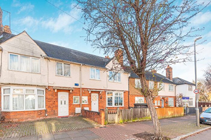 3 Bedroom Terraced House For Sale In Lidiard Road, London, SW18