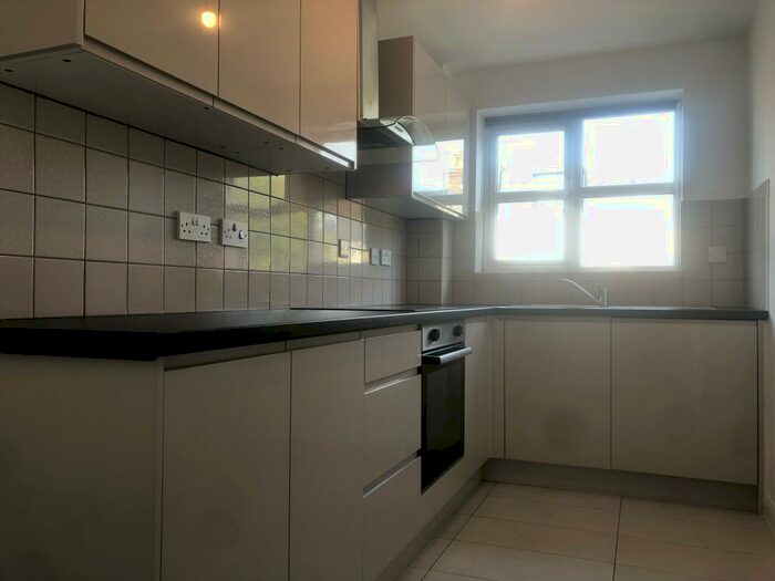 2 Bedroom Flat To Rent In Somerville Road, Penge, SE20