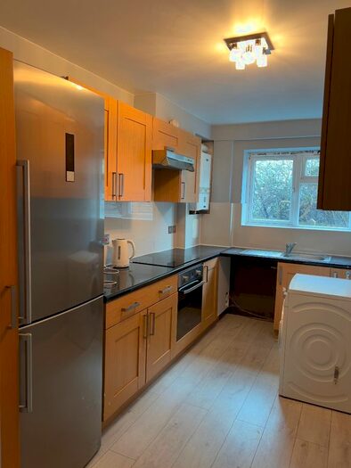 1 Bedroom Flat To Rent In Torrington Court, Shakespeare Road, London, NW7