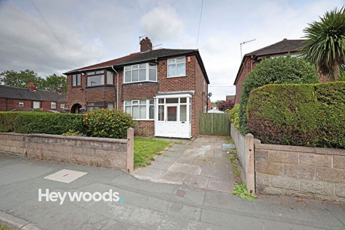 3 Bedroom Semi-Detached House For Sale In Deaville Road, Bucknall, Stoke-On-Trent, Staffordshire, ST2