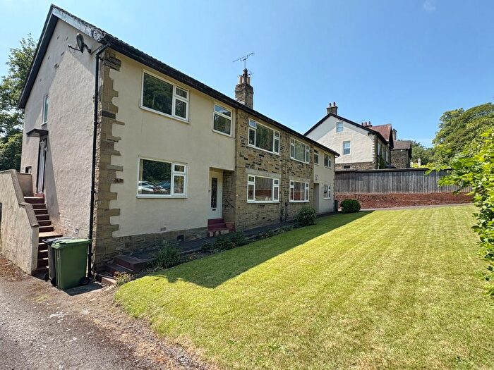 3 Bedroom Flat To Rent In Wetherby Road, Roundhay, Leeds, LS8