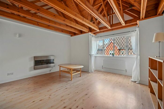 2 Bedroom Flat To Rent In Kittiwake Place, Sutton, SM1