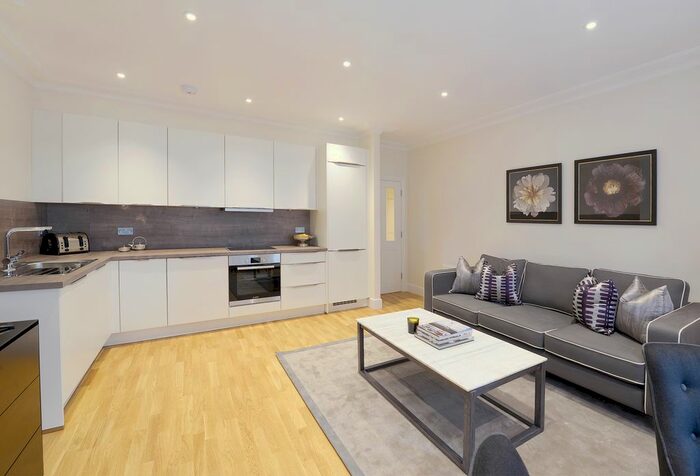 2 Bedroom Flat To Rent In Hamlet Gardens, London, W6
