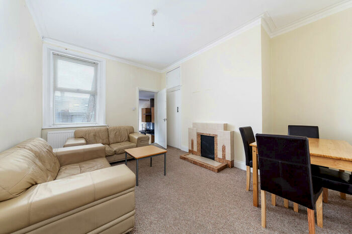 3 Bedroom Apartment To Rent In Helmsley Road, Sandyford, Newcastle Upon Tyne, NE2