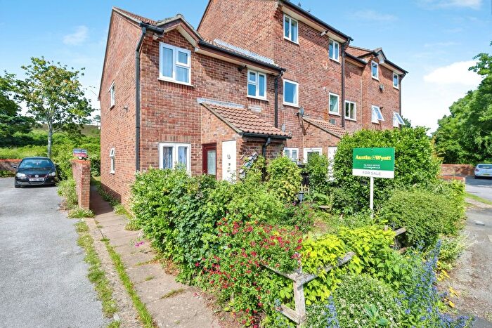 1 Bedroom Flat For Sale In Sydling Close, Canford Heath, Poole, Dorset, BH17