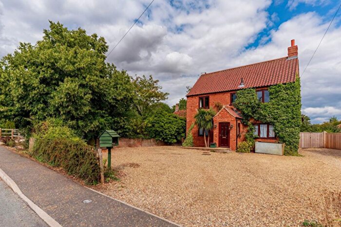 3 Bedroom Detached House For Sale In Claypit Road, Foulsham, NR20