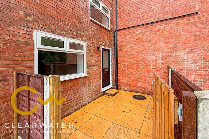1 Bedroom Studio To Rent In Huddersfield Road, Oldham, OL4