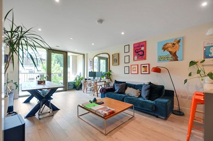 1 Bedroom Flat For Sale In Warwick Lane, London, W14