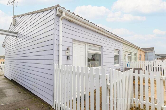 2 Bedroom Mobile Home For Sale In Paston Road, Mundesley, NR11