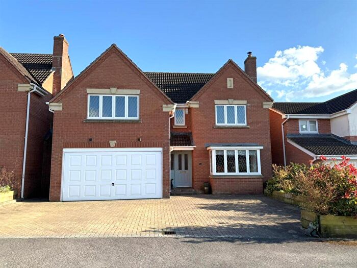 4 Bedroom Detached House For Sale In Whitworth Road, Chippenham, SN15