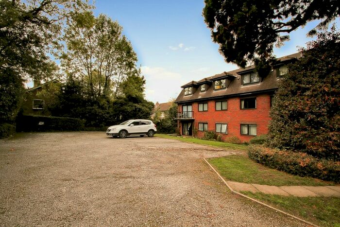 2 Bedroom Flat To Rent In Orchard Lodge, Woodside Grove, North Finchley, N12