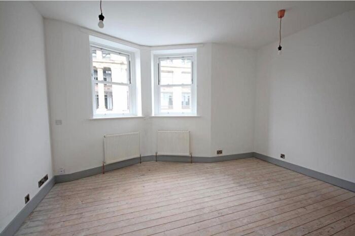 3 Bedroom Flat To Rent In Worple Street, London, SW14