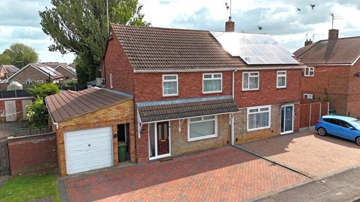 5 Bedroom Semi Detached House For Sale In Derwent Drive, Gunthorpe, Peterborough, PE4